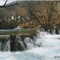 プリトビッチェの雪どけ水の滝群は すごく冷たくて すごく気持いい水